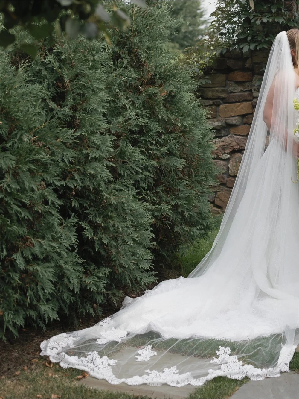 Sara Gabriel White Pilar Veil